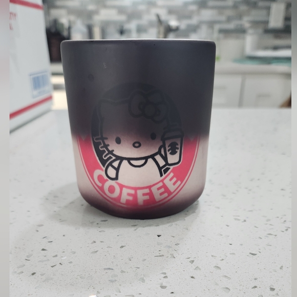 Hello Kitty Color Changing Coffee Mug - Picture 2 of 10